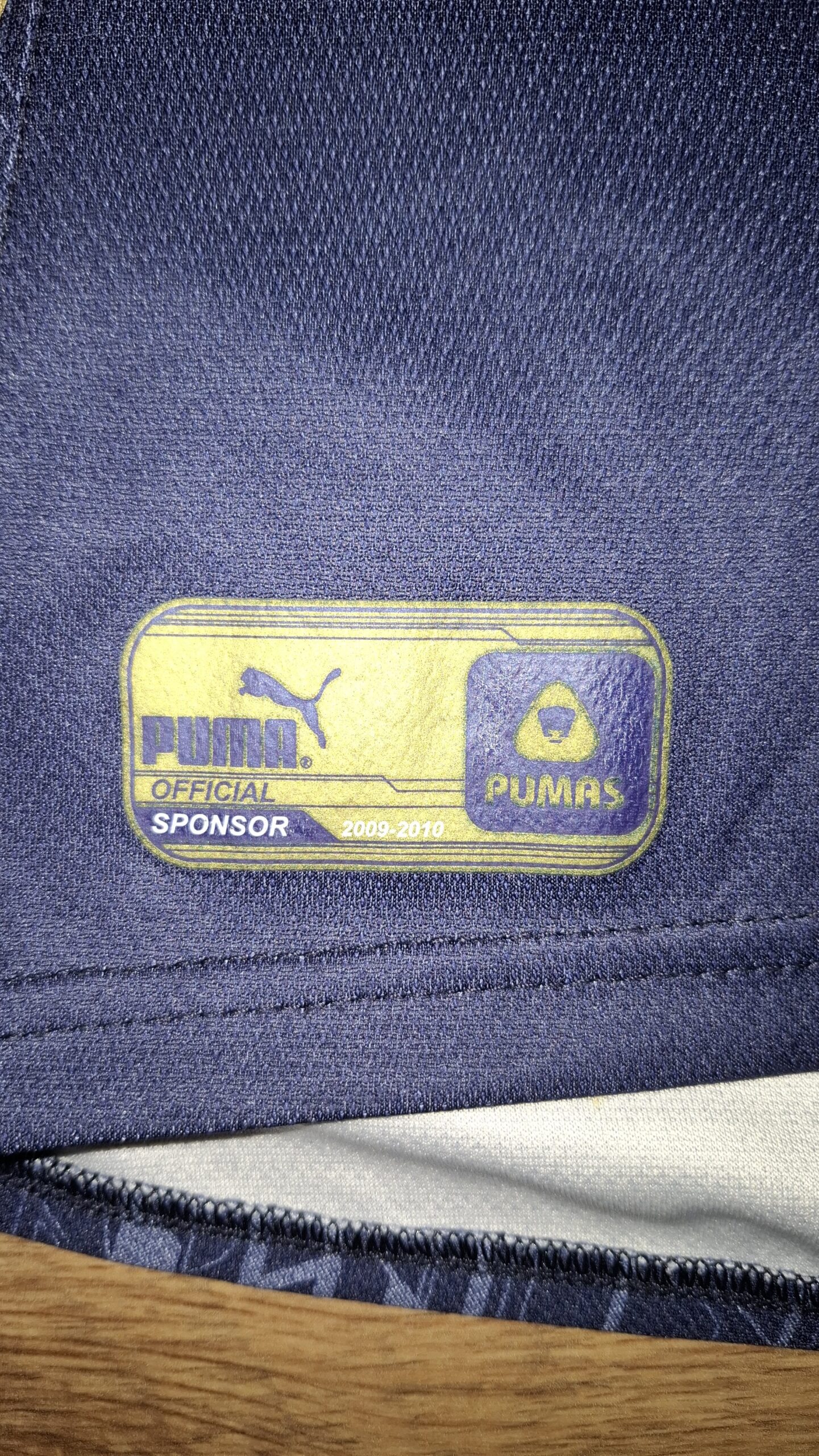 Pumas 09/10 Home shirt (S) - Image 5