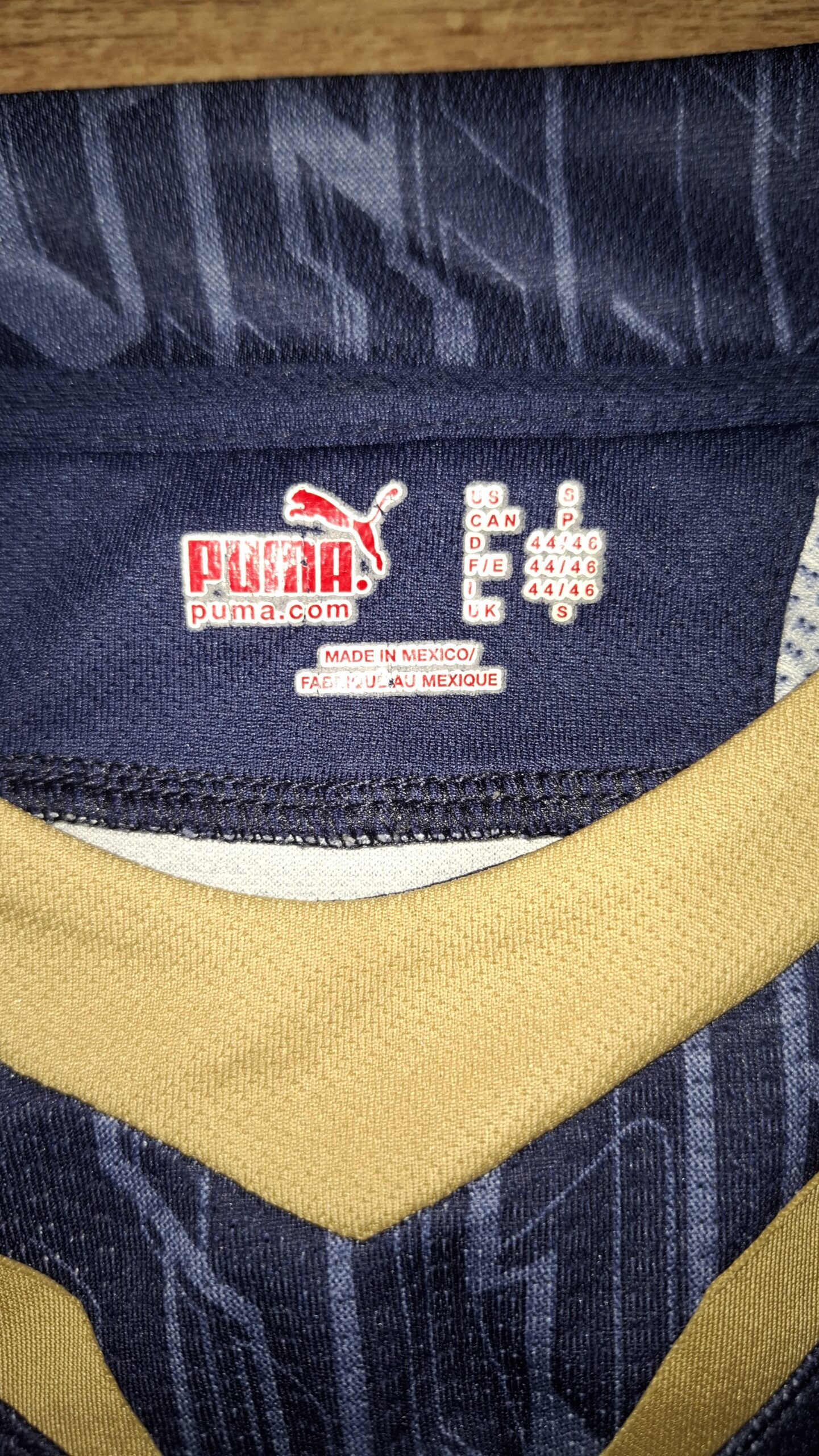 Pumas 09/10 Home shirt (S) - Image 2