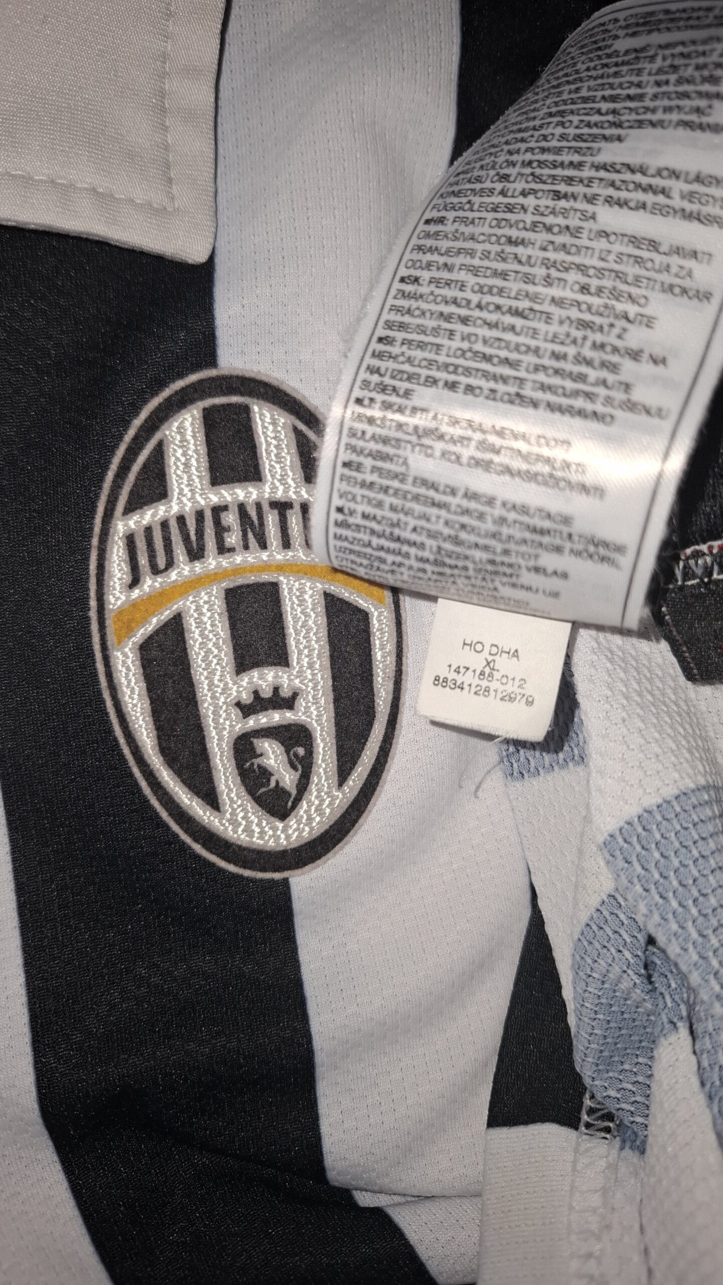 Juventus 2006/07 Home Kit (XL) - Image 3